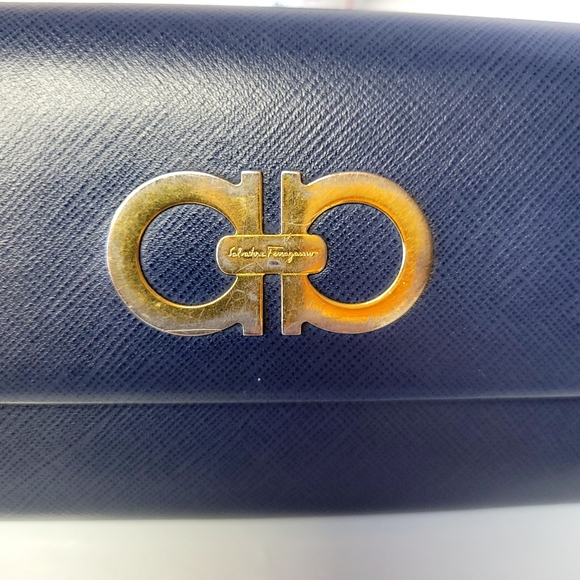 Salvatore Ferragamo Gancini Leather Flap Wallet - Picture 3 of 10